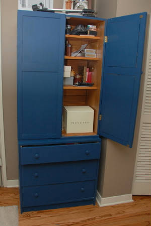 Cabinet_withFoldOutTable.jpg